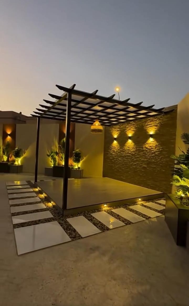 أبو محمود متخصص في تنسيق الحدائق